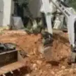 מיני מחפרון להשכרה עם מפעיל