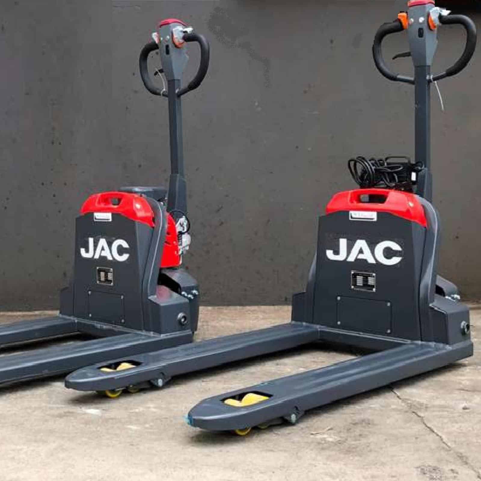 WhatsApp-Image-2023-03-28-at-11.20.27.jpeg השכרת עגלת משטחים חשמלית 2 טון – תמונה 1