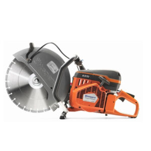 השכרת מסור קירות בנזין – חיתוך מדויק לפתחי דלת/חלון בבטון! עד 13 ס"מ עומק, נייד 15 ק"ג, קירור מים. הדרכה מלאה – התקשרו ל-050-404-0895!