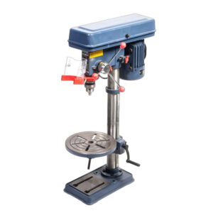 מקדחת עמוד שולחנית 13 מ"מ 550W דגם 1073762 מבית ROHER. מקדחת עמוד שולחנית 16 מ"מ 550W דגם 1073762 מבית ROHER מציעה יכולת קידוח גבוהה ומדויקת, יעילה עבור מגוון עבודות קידוח מקצועיות. עם 5 מהירויות עבודה וגובה קידוח מקסימלי של 260 מ"מ, היא מציעה פתרון עבודה מגוון ונוח. *הספק 550W: מספק עוצמה גבוהה לביצועים אופטימליים בעבודות קידוח מקצועיות. *כושר קידוח מקסימלי של 16 מ"מ: מתאים לקידוח בעבודות עם חומרים שונים. *מספר מהירויות עבודה: 5: גמישות גבוהה בבחירת מהירות העבודה לפי הצורך. *גובה מקסימלי לקידוח: 260 מ"מ: מספק את האפשרות לקדוח בעומק רחב ומגוון. *מידות שולחן קידוח: 250 מ"מ: שולחן יציב ומרווח לעבודה נוחה ומדויקת. *ביסוס יציב עם קוטר עמוד 58 מ"מ: מבנה חזק ושומר על יציבות גבוהה בזמן העבודה. *גודל קומפקטי: גובה כללי של 840 מ"מ ובסיס יציב בגודל 340X210 מ"מ