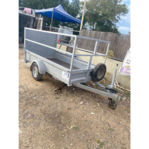 השכרת נגרר קטן 750 ק"ג – 2.7×1.5 מטר, סולמות + רמפה! הובלה קלה לריהוט, ציוד גינה, כלים. רק 150 ₪ ליום – התקשרו ל-050-404-0895!