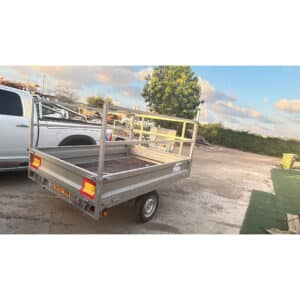 השכרת נגרר פתוח 1.1 טון – 2.5×1.7 מטר, דלתות צד + סולמות! הובלה קלה לריהוט, ציוד, גינון. רק 200 ₪ ליום – התקשרו ל-050-404-0895!